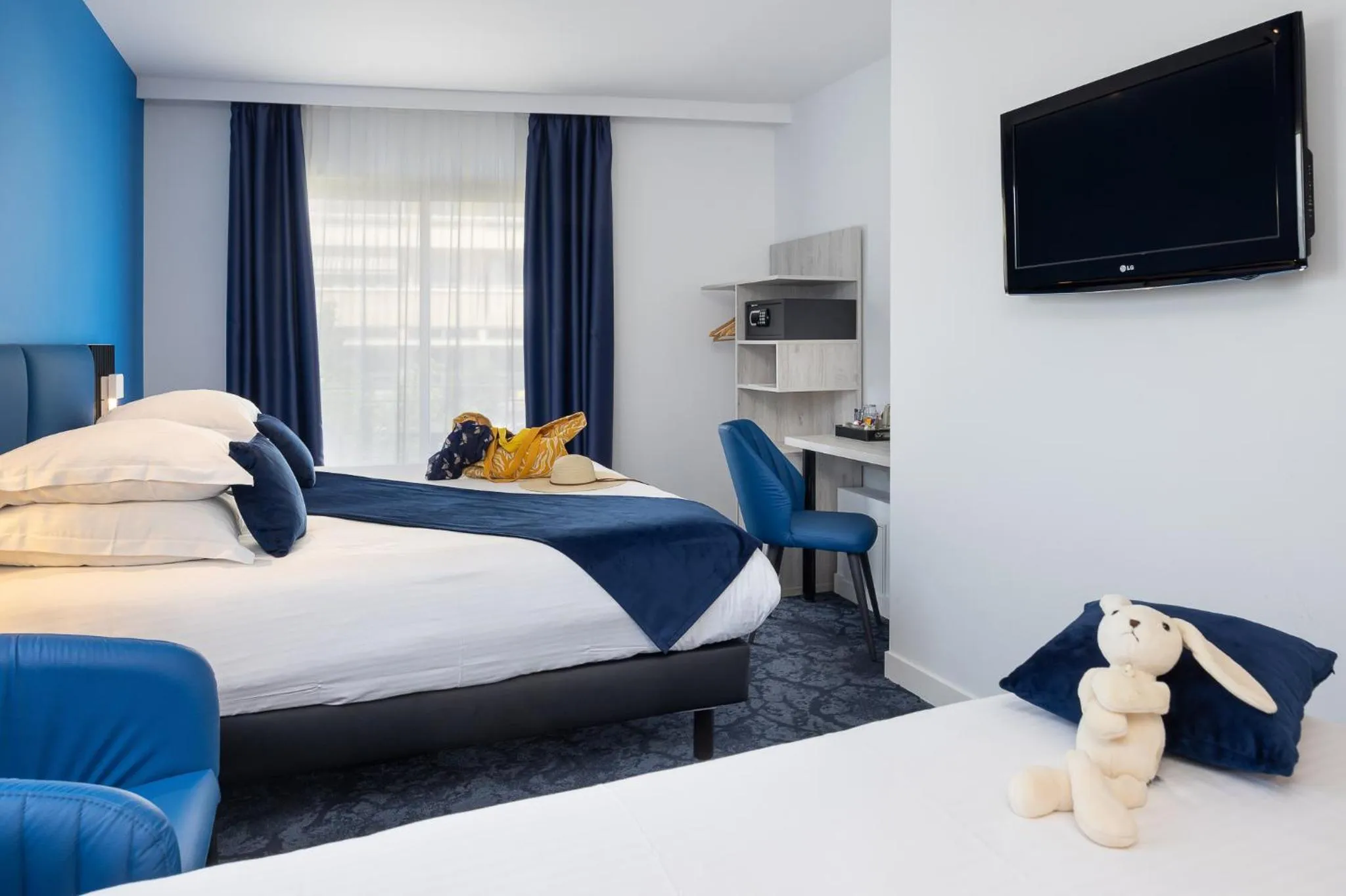 Bed in Hotel Royalmar