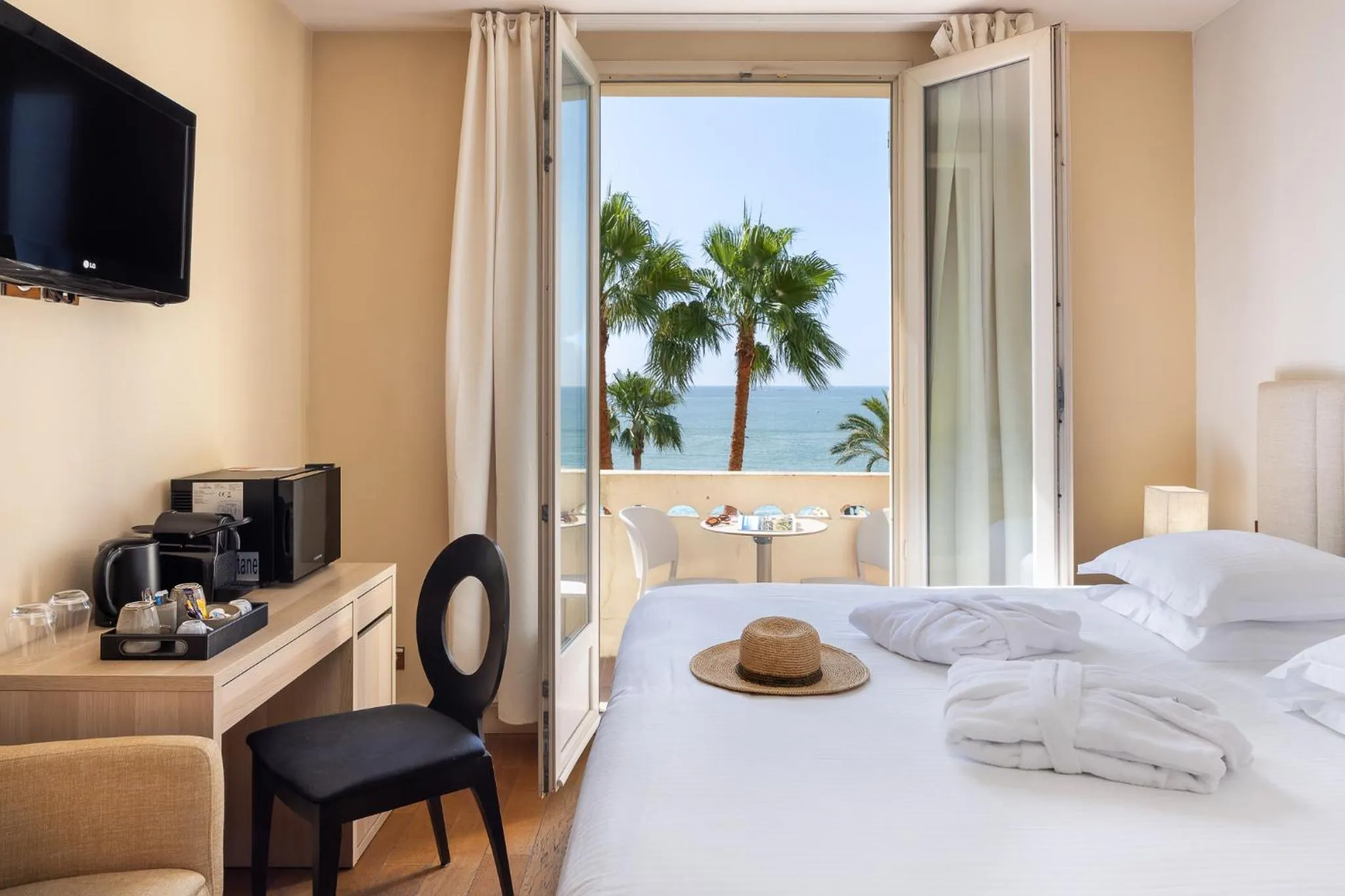 Bed in Hotel Royalmar