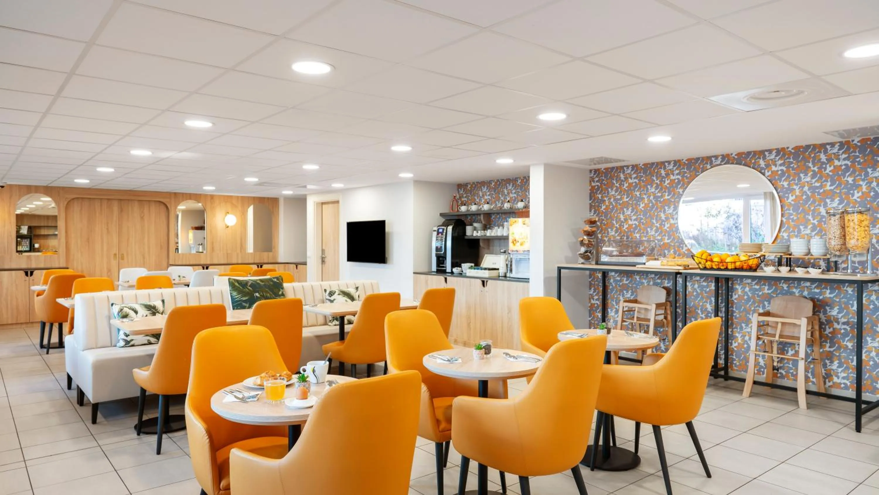 Breakfast in Residhome Nice Aéroport