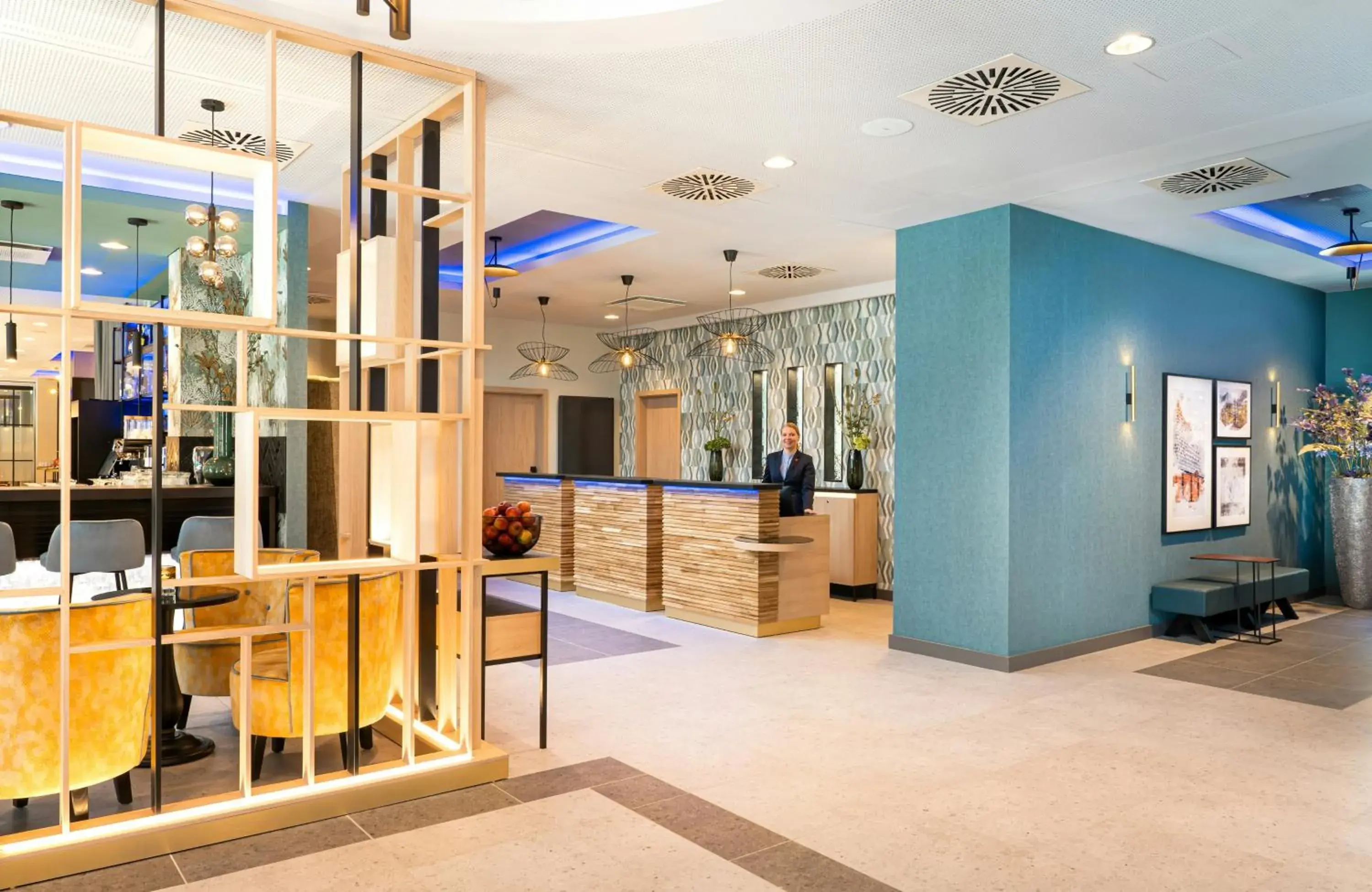 Lobby or reception in Leonardo Hotel Hamburg Altona Lobby or reception in Leonardo Hotel Hamburg Altona