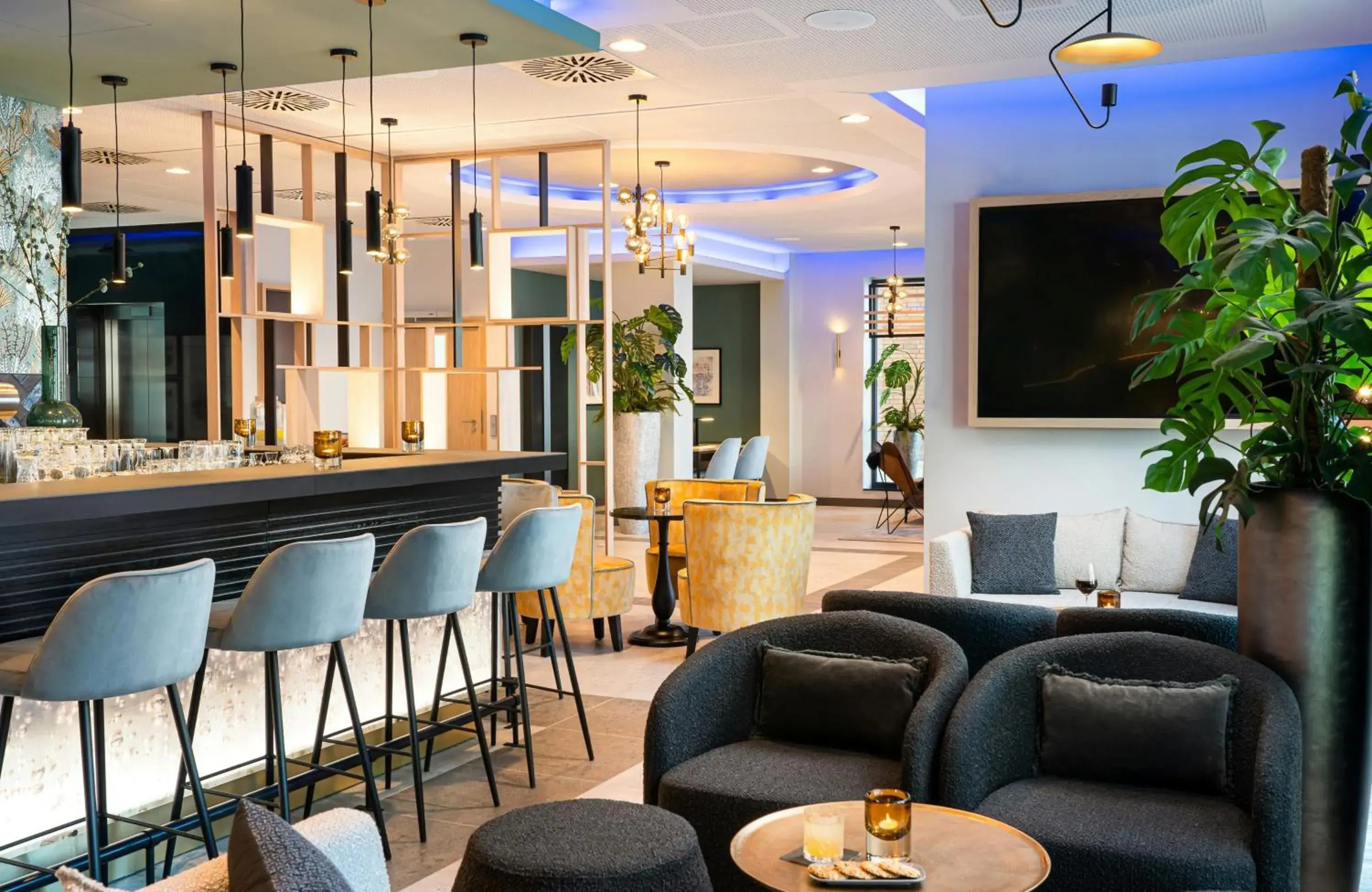 Lounge or bar in Leonardo Hotel Hamburg Altona Lounge or bar in Leonardo Hotel Hamburg Altona