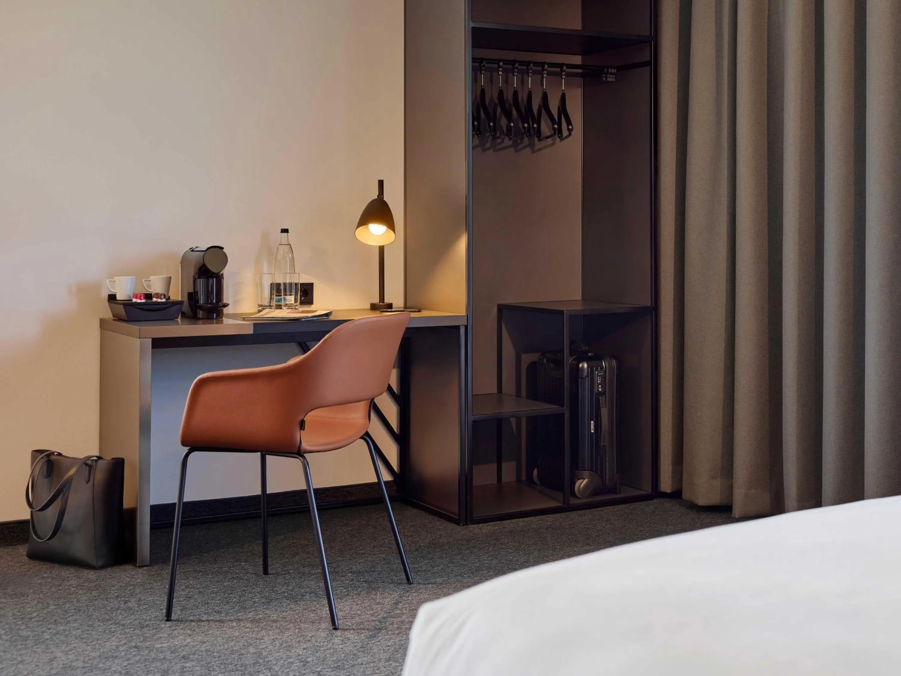 Photo of the whole room, Bed in B&B Hotel Köln-City