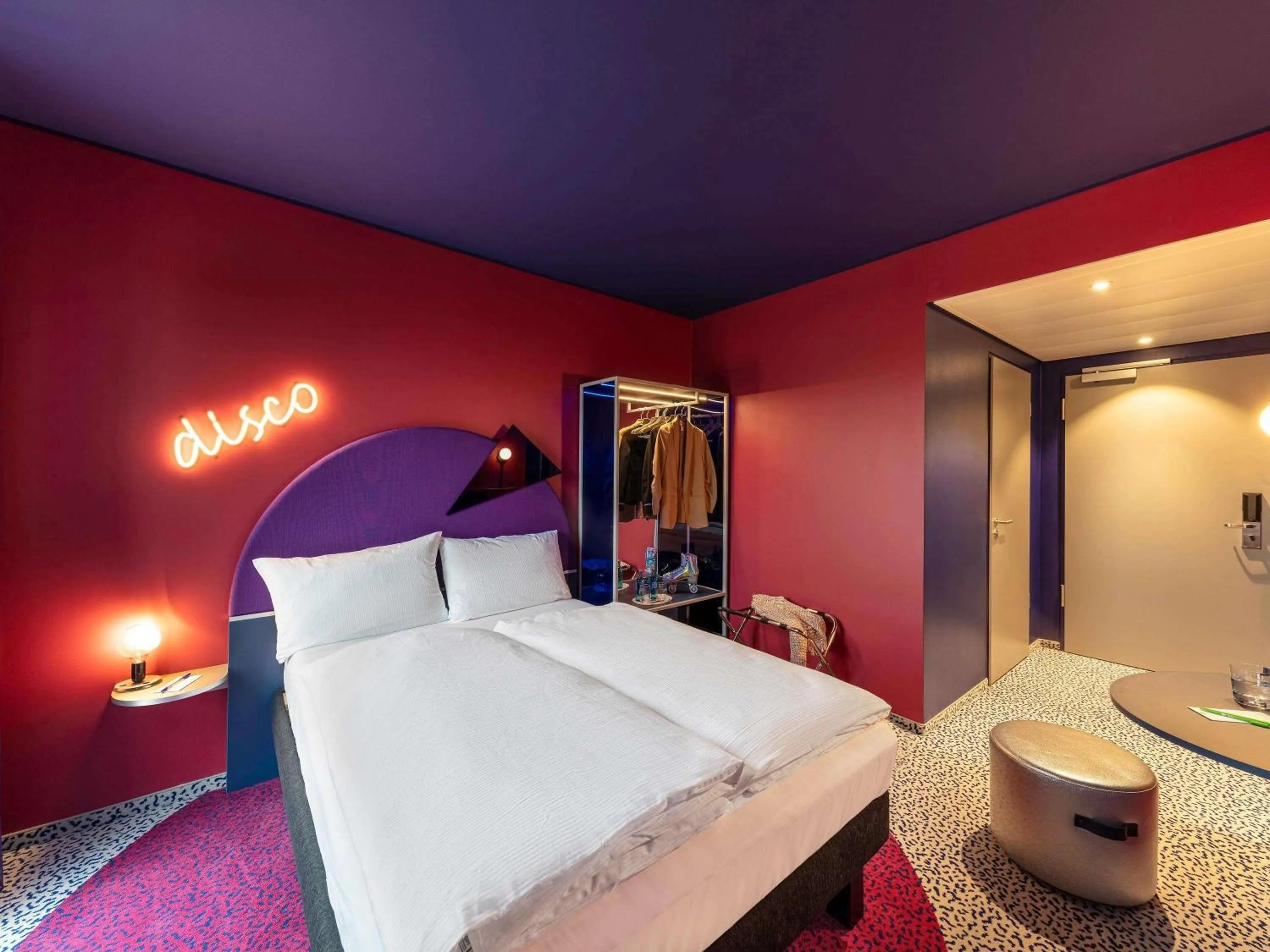 Property building, Bed in ibis Styles Muenchen Perlach