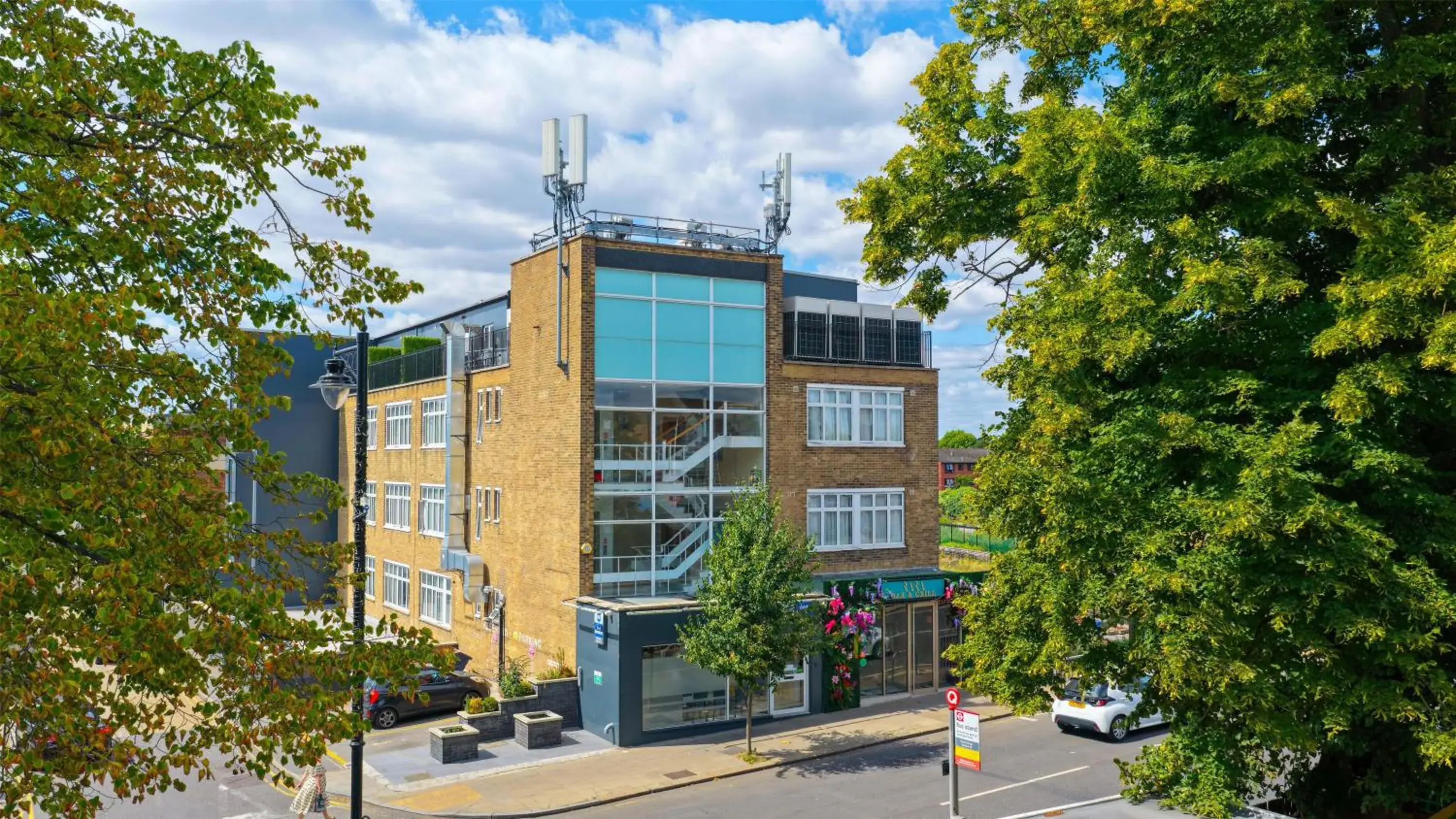 Property building in Best Western Northfields Ealing Hotel Property building in Best Western Northfields Ealing Hotel