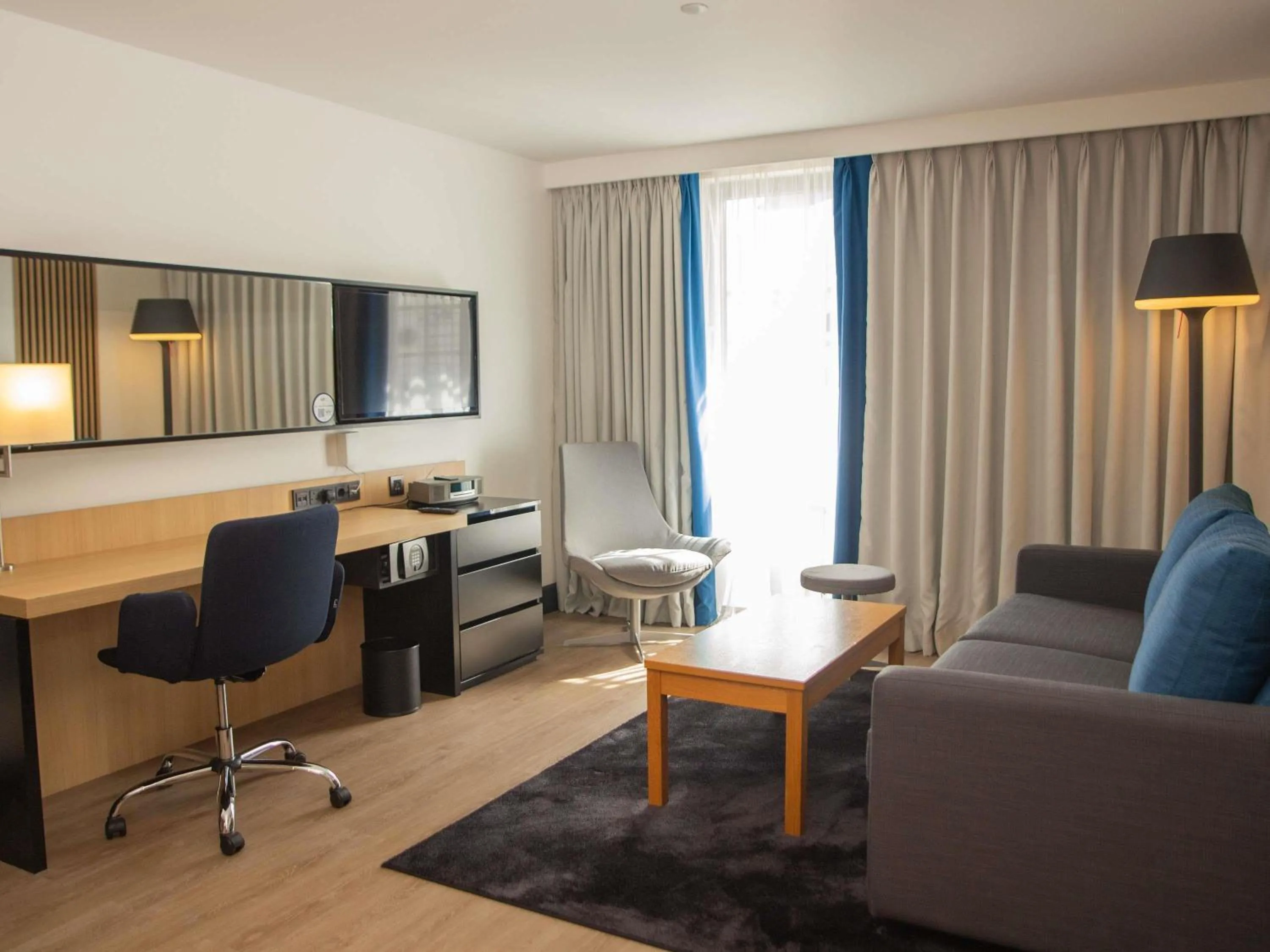 Bedroom in Novotel London Wembley
