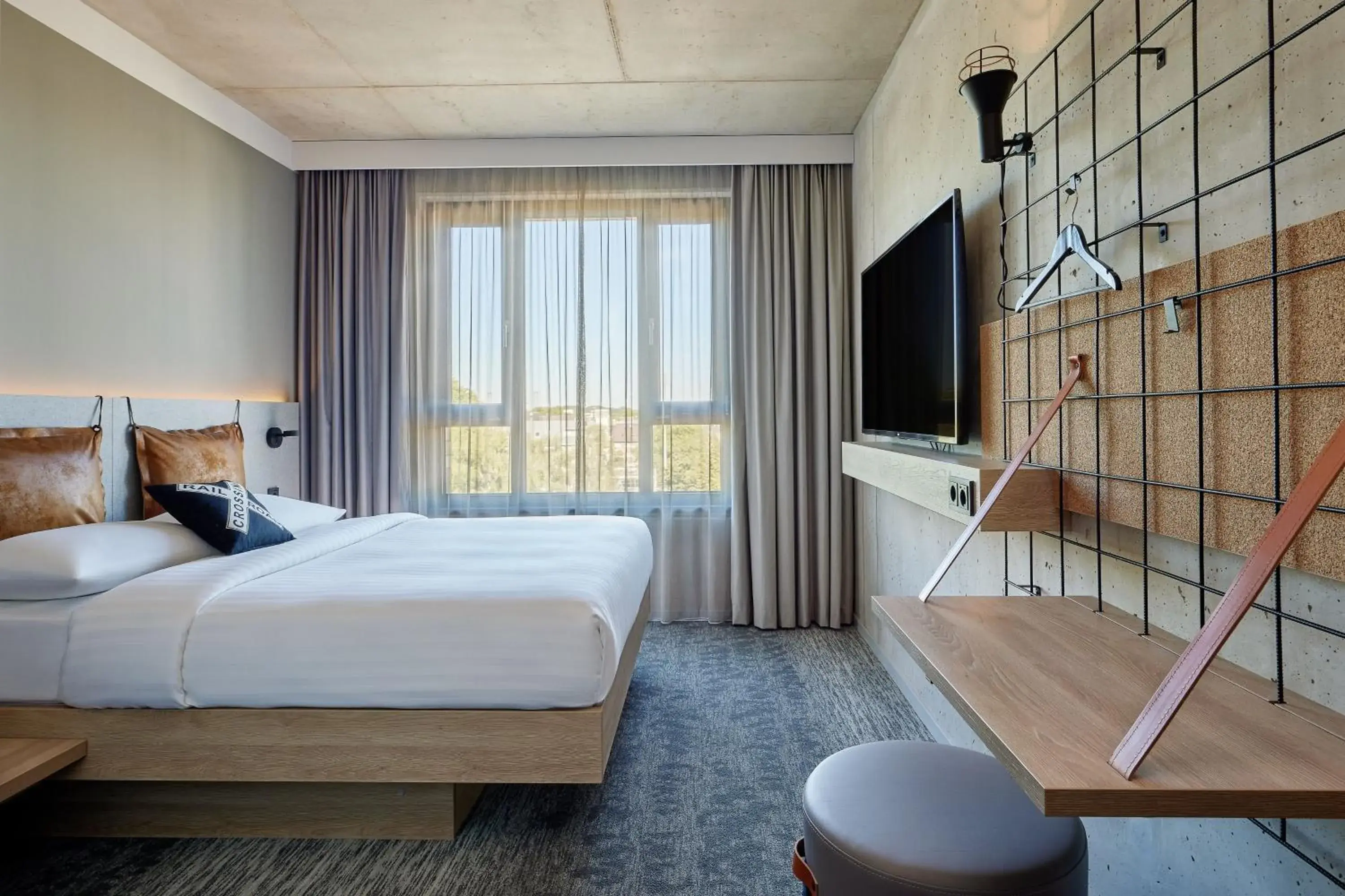 Photo of the whole room, Bed in Moxy Cologne Muelheim Photo of the whole room, Bed in Moxy Cologne Muelheim