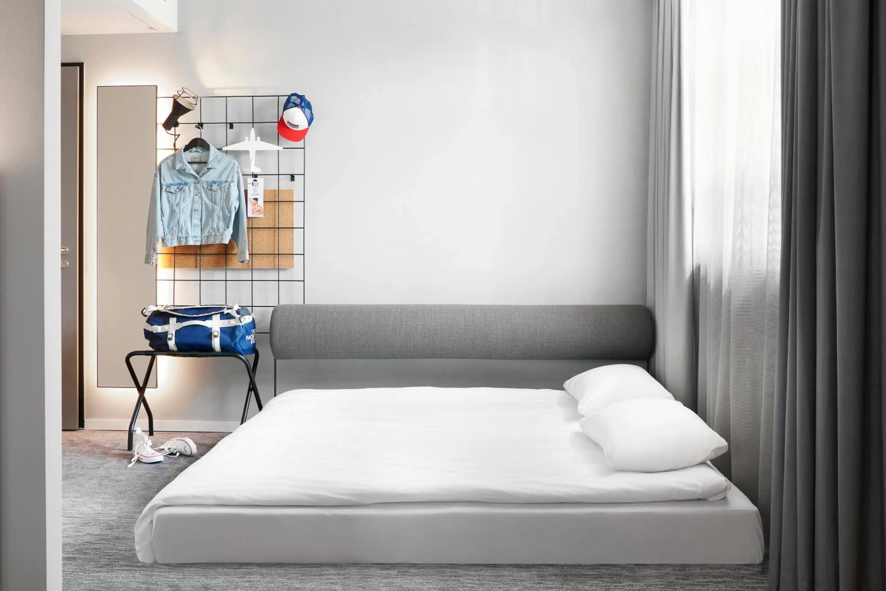 Photo of the whole room, Bed in Moxy Cologne Muelheim Photo of the whole room, Bed in Moxy Cologne Muelheim