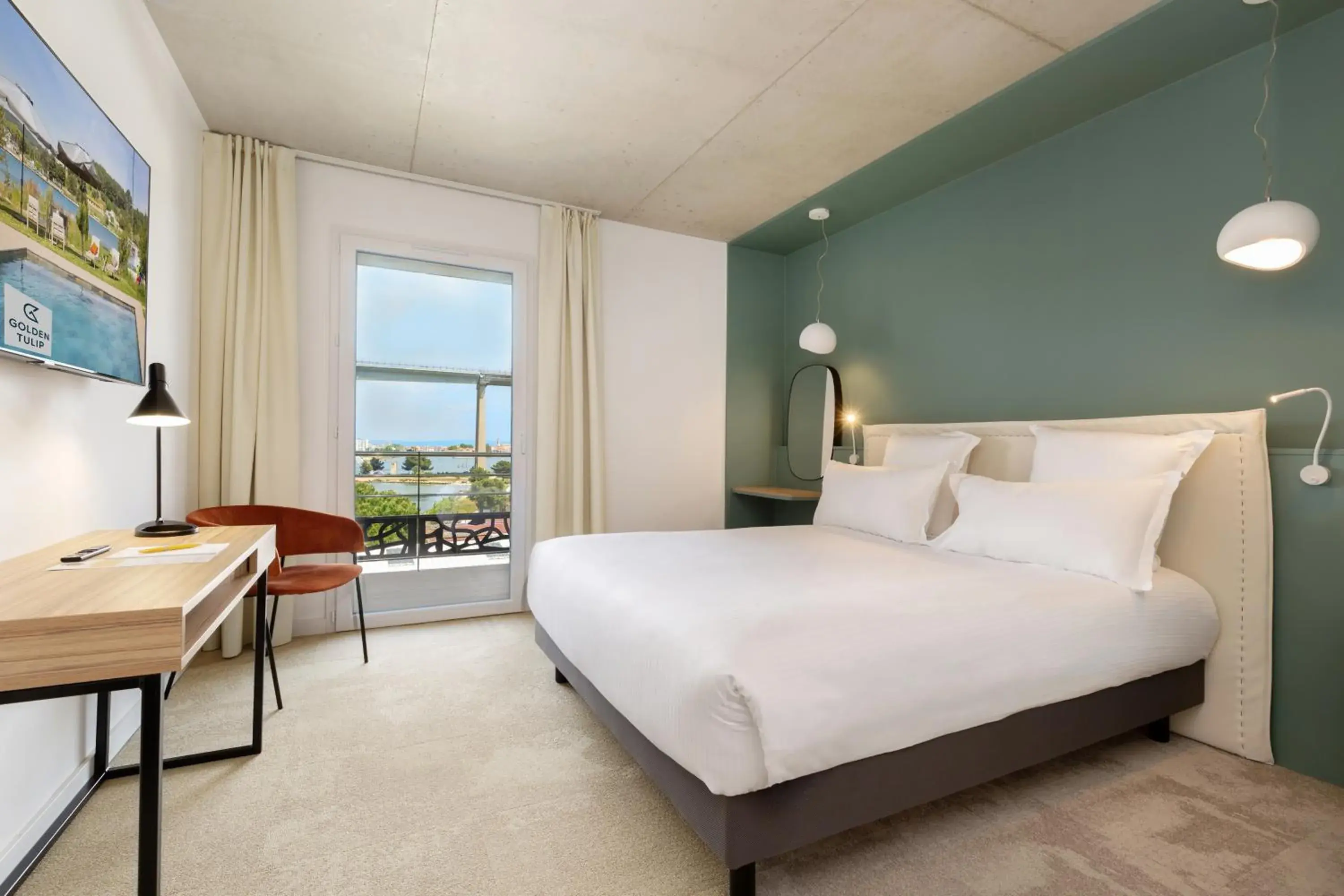 Bedroom, Bed in Golden Tulip Hotel & Rooftop Martigues Provence Bedroom, Bed in Golden Tulip Hotel & Rooftop Martigues Provence