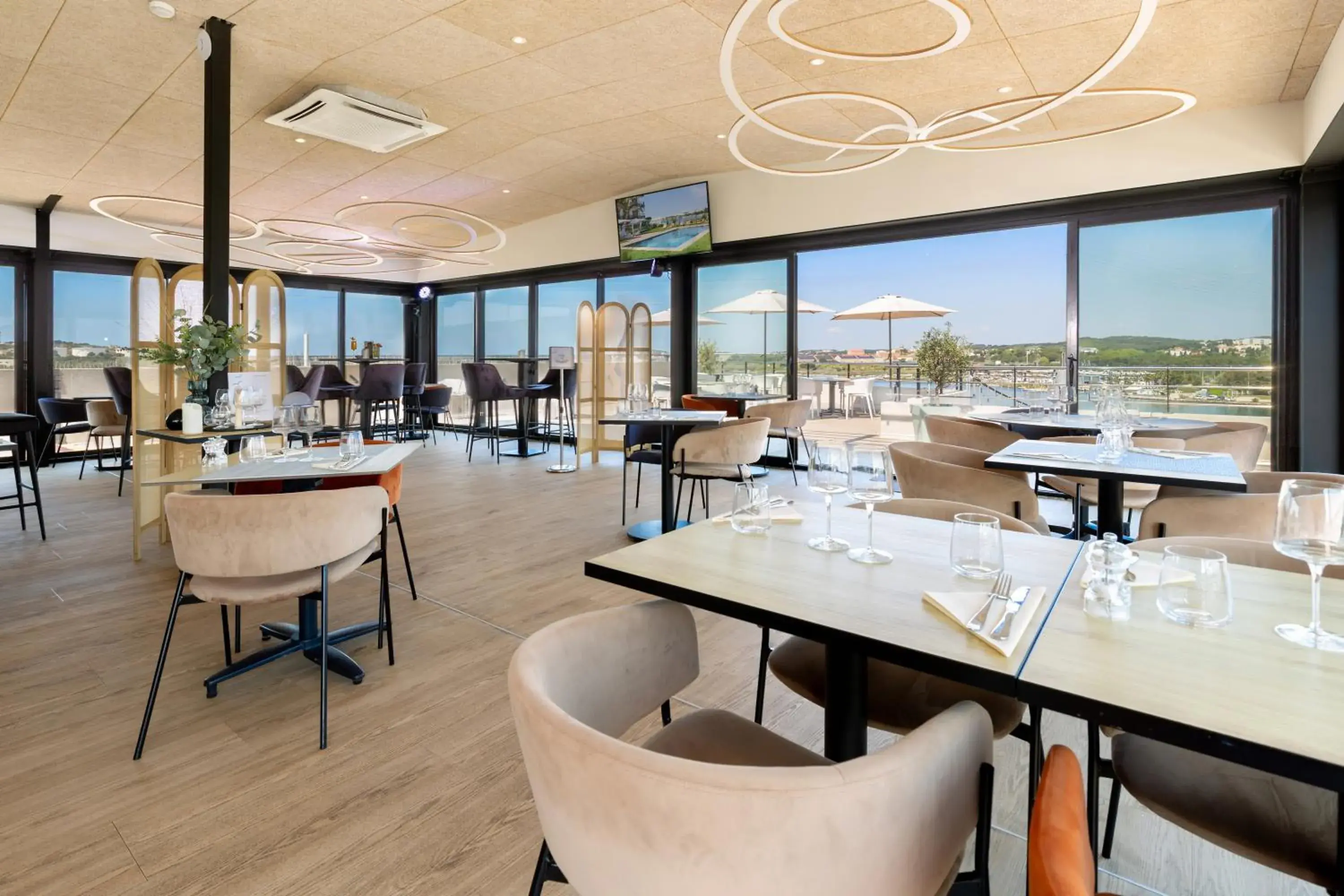 Restaurant/places to eat in Golden Tulip Hotel & Rooftop Martigues Provence Restaurant/places to eat in Golden Tulip Hotel & Rooftop Martigues Provence