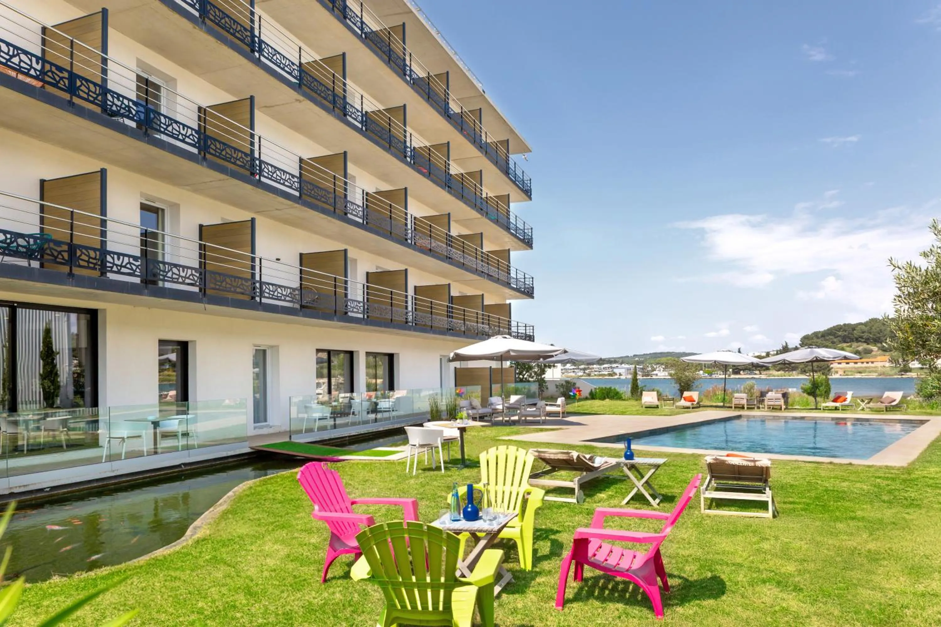 Property building in Golden Tulip Hotel & Rooftop Martigues Provence