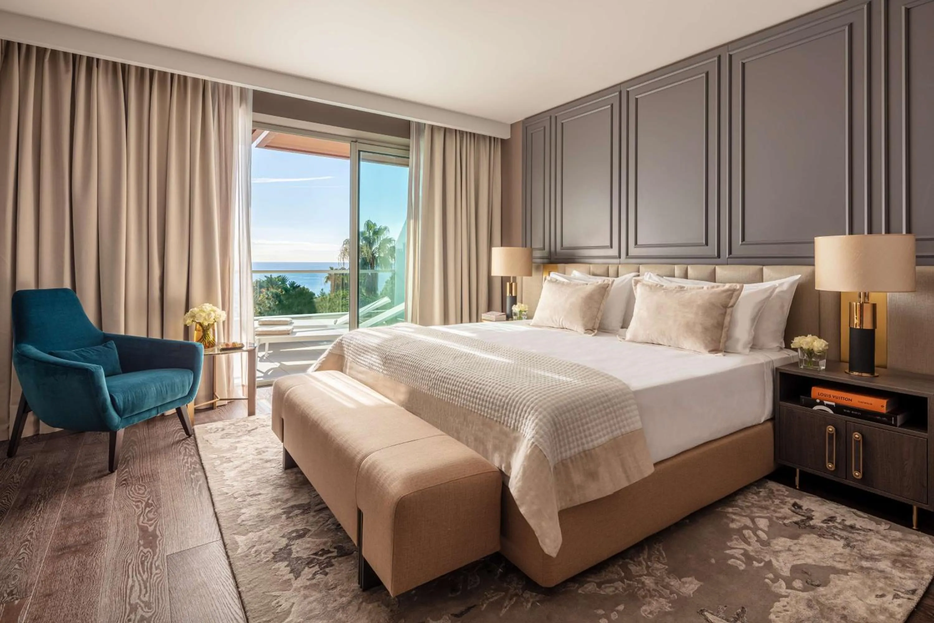 Bedroom, Bed in Anantara Plaza Nice Hotel - A Leading Hotel of the World
