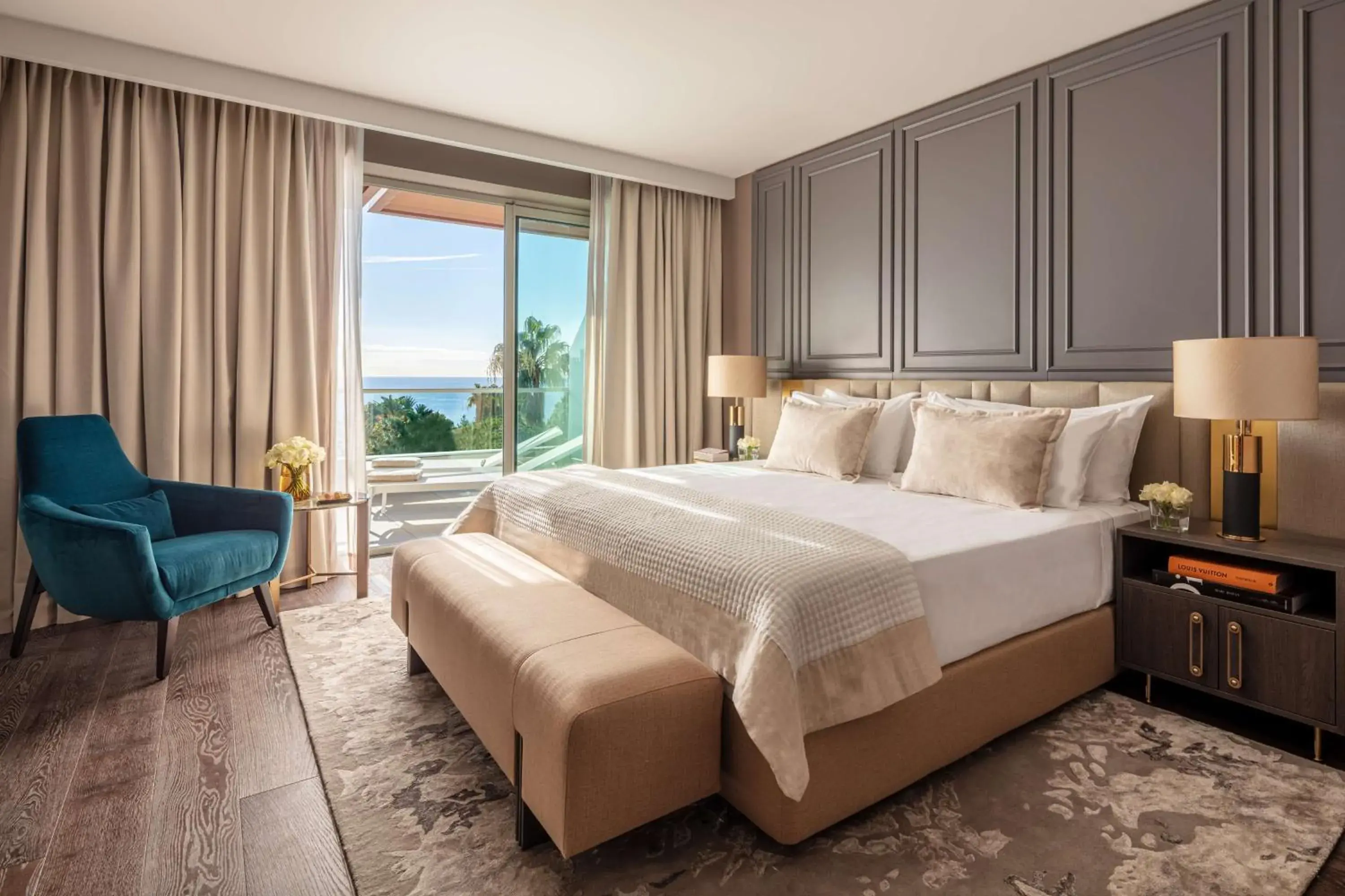Bedroom, Bed in Anantara Plaza Nice Hotel - A Leading Hotel of the World Bedroom, Bed in Anantara Plaza Nice Hotel - A Leading Hotel of the World
