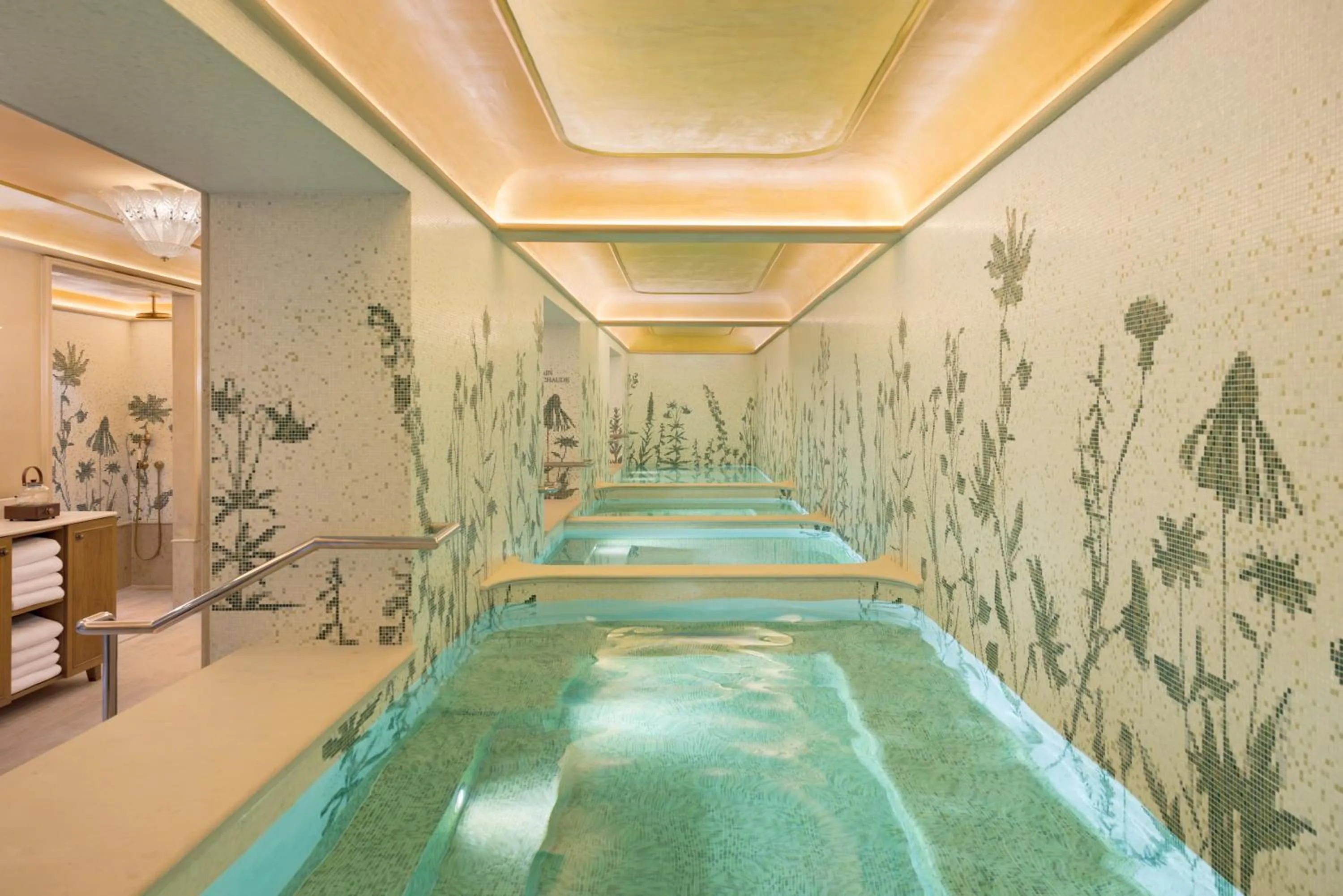 Hot Tub in La Fantaisie