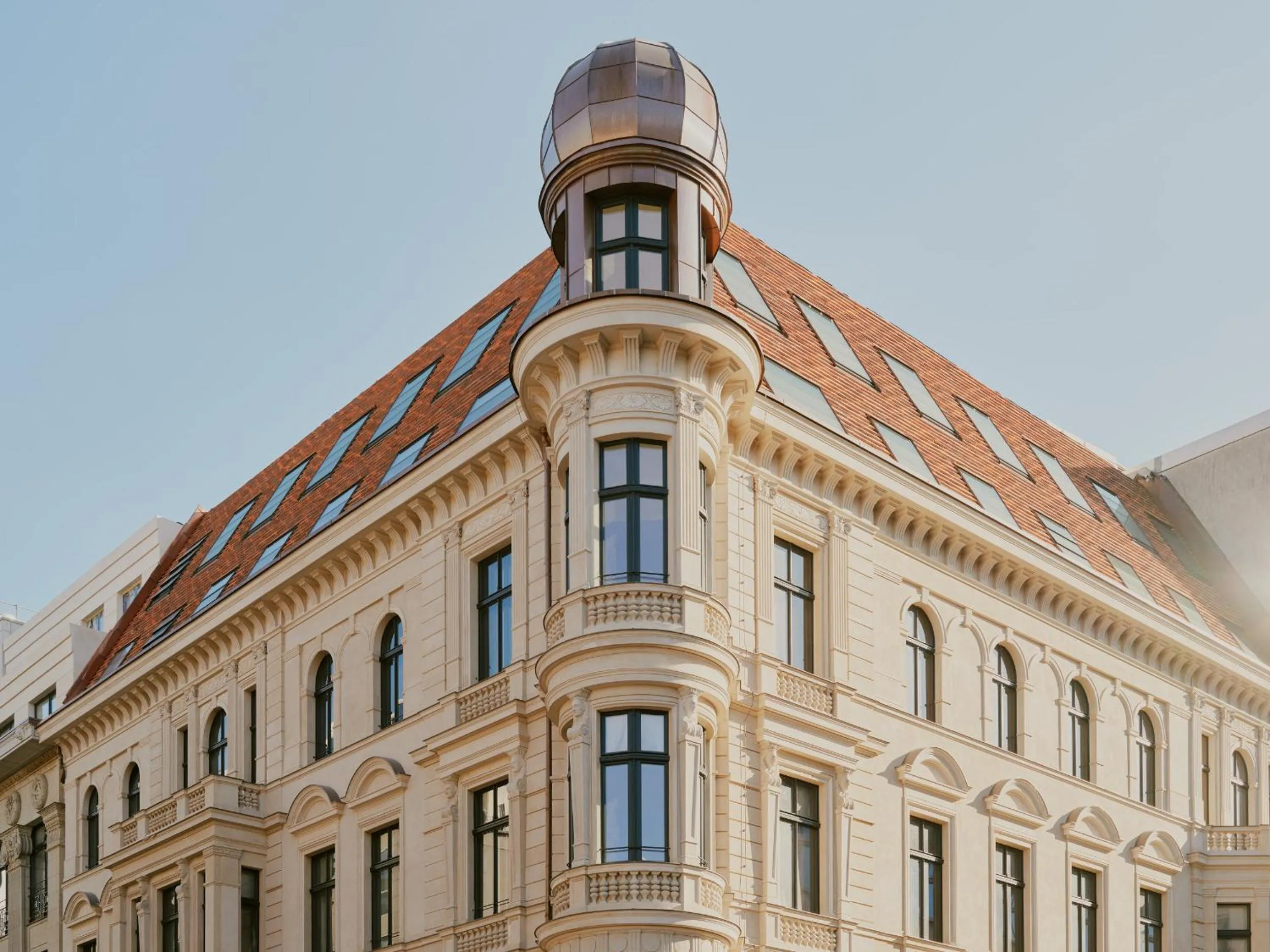 Property building in Boutique Hotel Château Royal