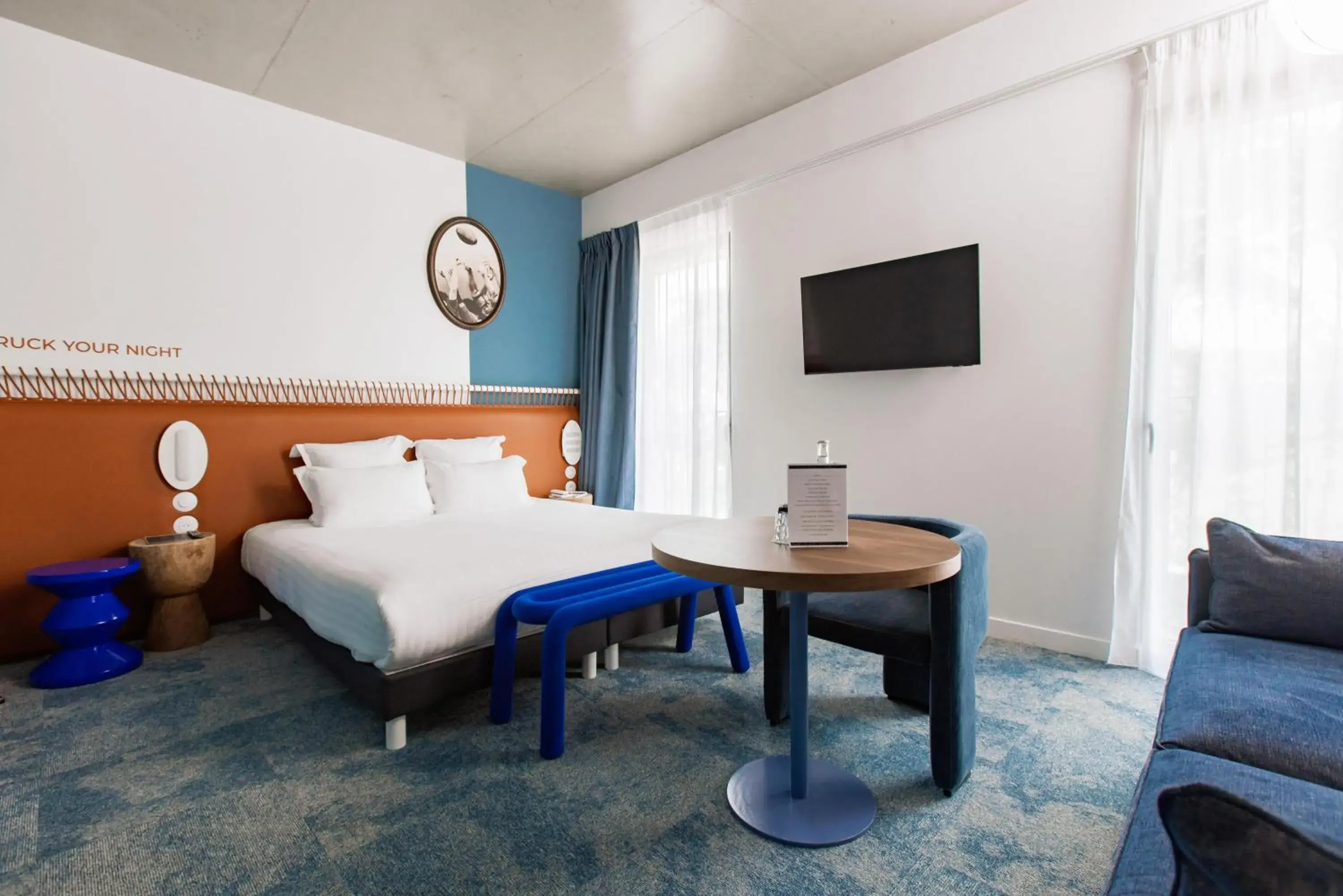 TV and multimedia, Bed in The Ruck Hotel TV and multimedia, Bed in The Ruck Hotel