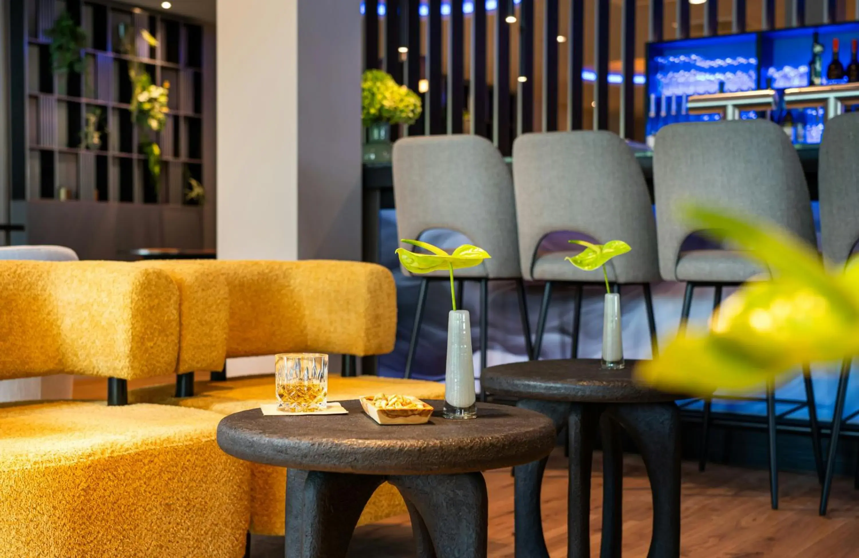 Lounge or bar in Leonardo Royal Hotel Cologne Bonn Airport Lounge or bar in Leonardo Royal Hotel Cologne Bonn Airport