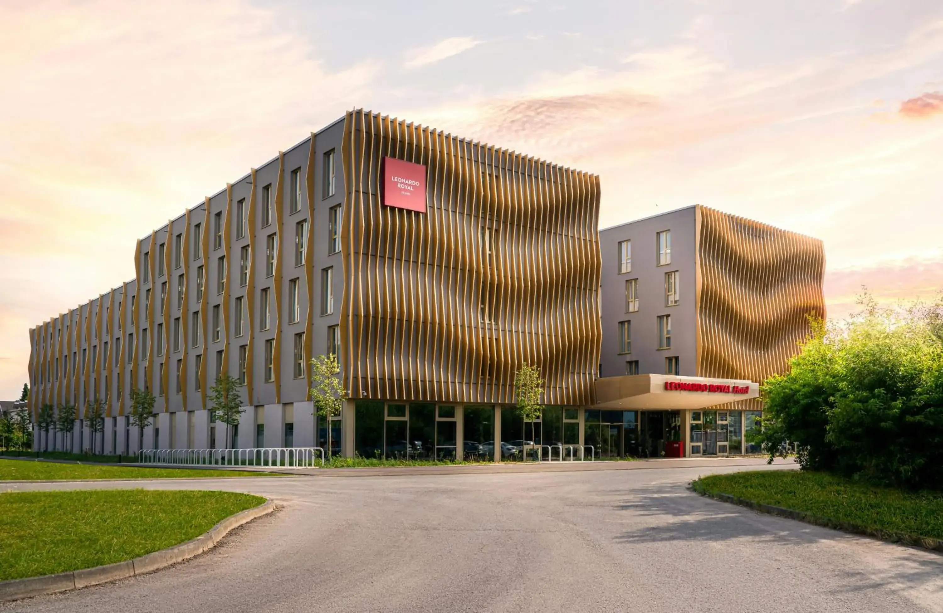 Property building in Leonardo Royal Hotel Cologne Bonn Airport Property building in Leonardo Royal Hotel Cologne Bonn Airport
